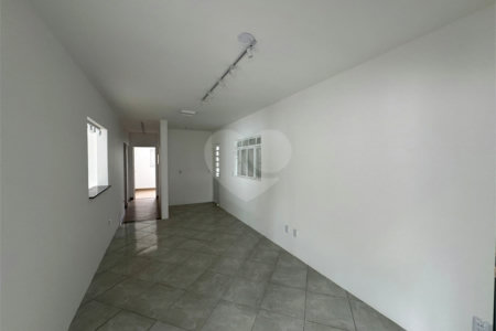 Casa á venda, com 03 Dormitórios, no Bairro Parque Primavera em São Carlos.