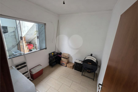Casa térrea à venda no Douradinho com 2 quartos e edícula com mais dois quartos e 2 banheiros.