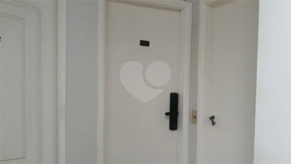 Venda apartamento 2 dormitórios, vaga de garagem fixa, lazer completo. Campo Belo. SP.