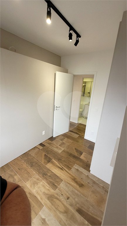 Apartamento de 2 quartos mobiliado à venda no Paraíso