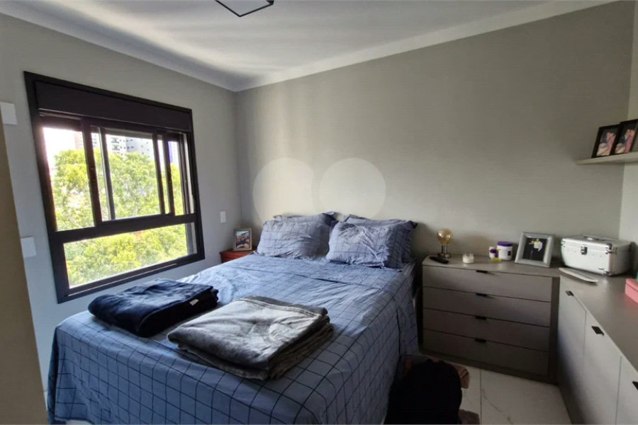 Apartamento todo reformado com 2 quartos e sacada no Jardim São Paulo