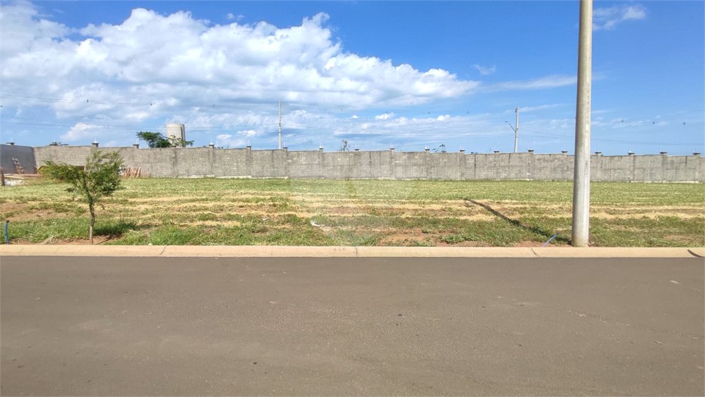 Lote à Venda em São Carlos, no Condomínio Villeneuve I