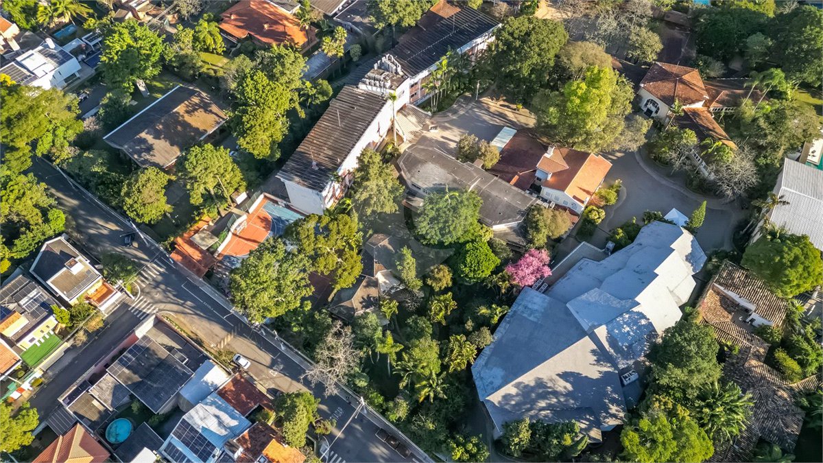 Casa à venda com 4 quartos, sendo 2 suítes, no condomínio Stephanie, São Paulo - SP
