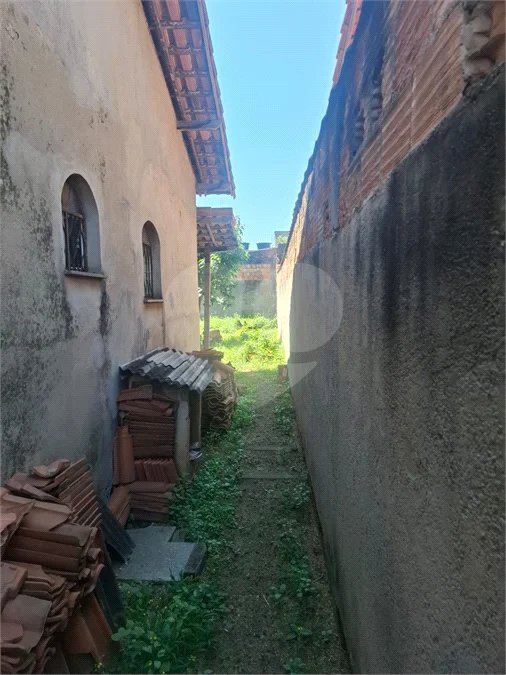 CASA LINEAR PRECISANDO DE REFORMA, 2 QUARTOS COM SUÍTE À VENDA, 121M² DE AREA CONSTRUIDA- CAMPO GRANDE