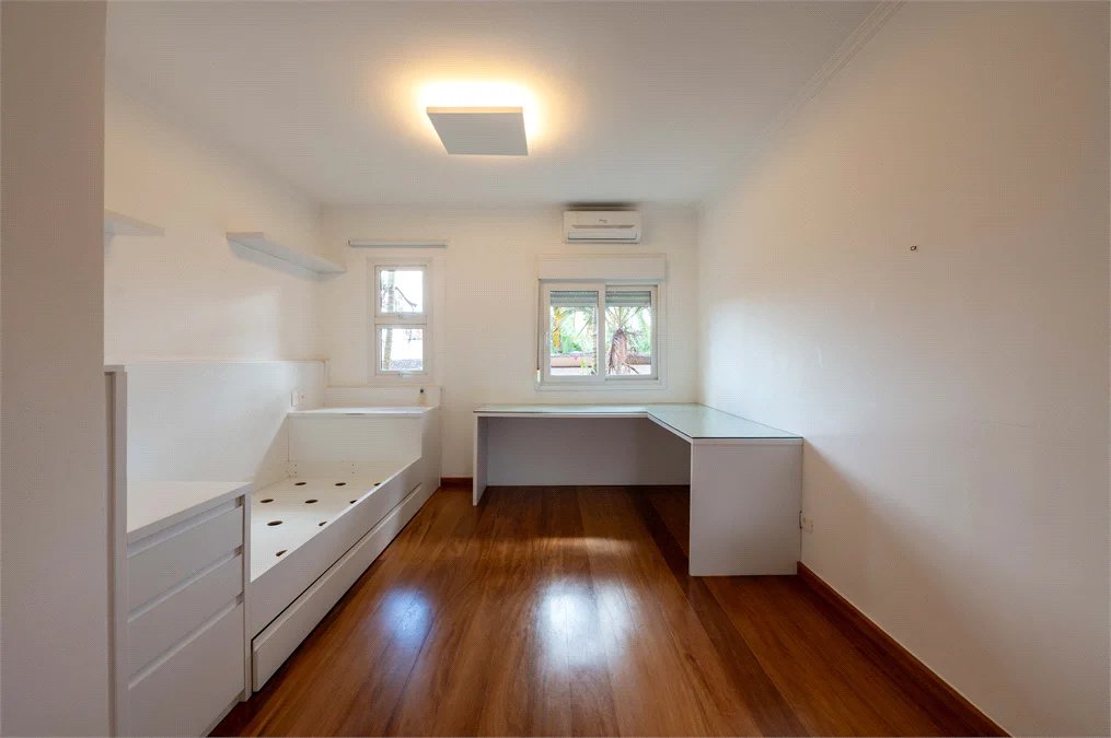 Casa à venda com 6 quartos, sendo 4 suítes,  em Morumbi, São Paulo, SP