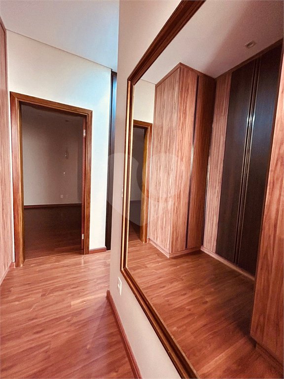 Casa à venda com 3 quartos, sendo 3 suítes, no condomínio Village Damha III, São Carlos - SP