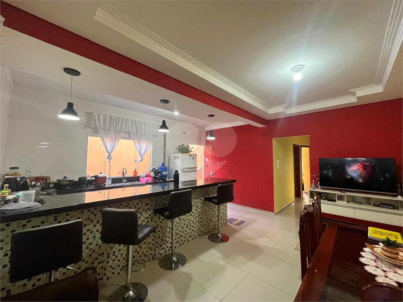 Casa ampla no bairro Terra Rica com 3 pavimentos e excelente estrutura.