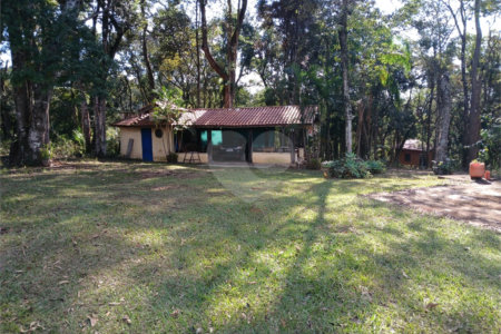Terreno 200 m² com piscina e churrasqueira no Jardim Estância Brasil