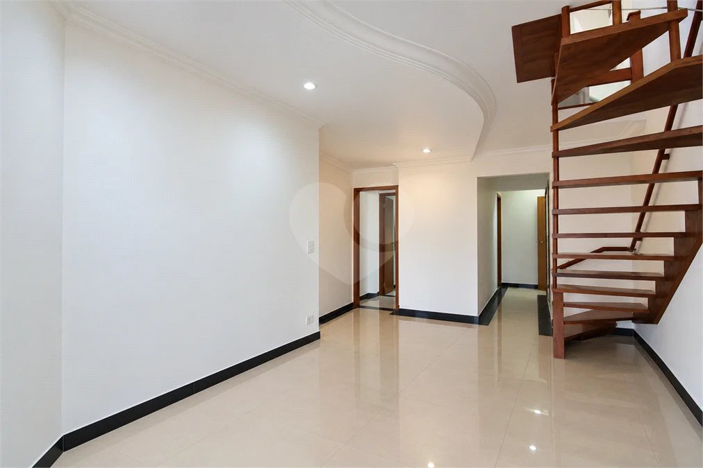 Cobertura duplex no Centro de São Bernardo do Campo, com 3 suítes, hidromassagem, mini spa, área gourmet e 2 vagas de garagem. Aceita permuta por apartamento de menor valor.
