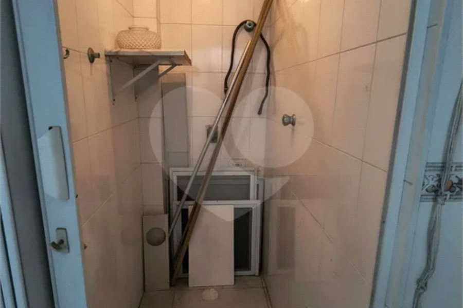 Apartamento com 2 Dormitórios , amplo com 77 metros e com vaga de garagem fixa