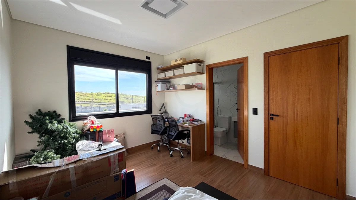 Casa de alto padrão com 3 suítes no Condomínio Damha 2,