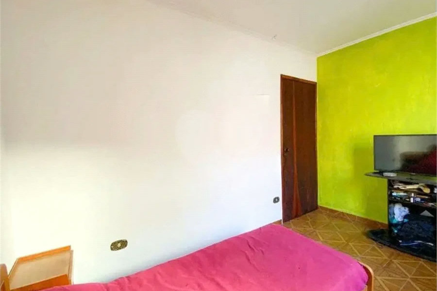 Oportunidade à venda na Vila Ipojuca: Sobrado Espaçoso com 200m²de área construída e 250m2 de terreno - 4 Dormitórios e 5 Vagas de garagem.