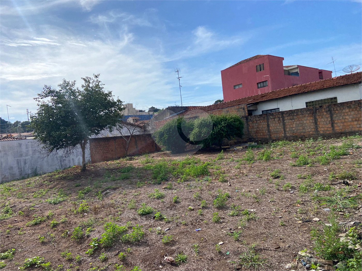 Terreno com 500,00 m² de área total.
