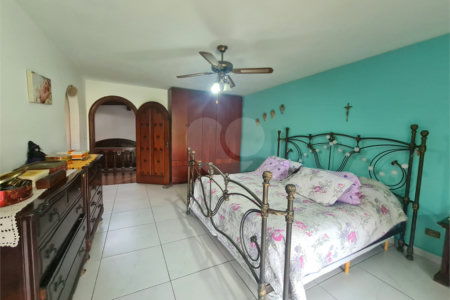 Casa à venda com 3 quartos, sendo 1 suíte, em Interlagos, São Paulo, SP