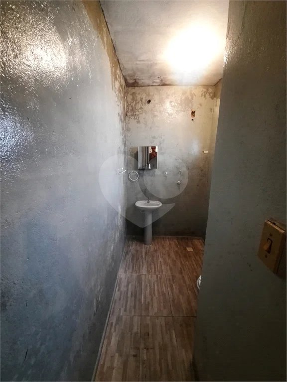 Jardim Morada do Sol- casa de vila- frente- sem vaga de garagem,(garagem pra moto,) - 1 dormitório, wc, cozinha, lavanderia - R$ 1000,00- com iptu- aceita 03 caução, fiador, 08 titulo de capitalização, obs - água e energia compartilhada, Ótima localização, próxima ao distrito i
