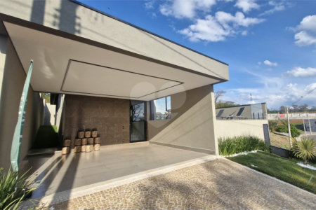 Casa Térrea de Alto Padrão no Condomínio Elementum | Totalmente Mobiliada e Decorada, 3 Suítes e Piscina