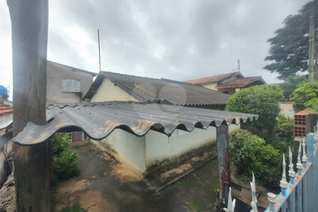 Casa à venda em Atibaia com edícula e outras construções nos fundos, ótimo para investidores, excelente localização
