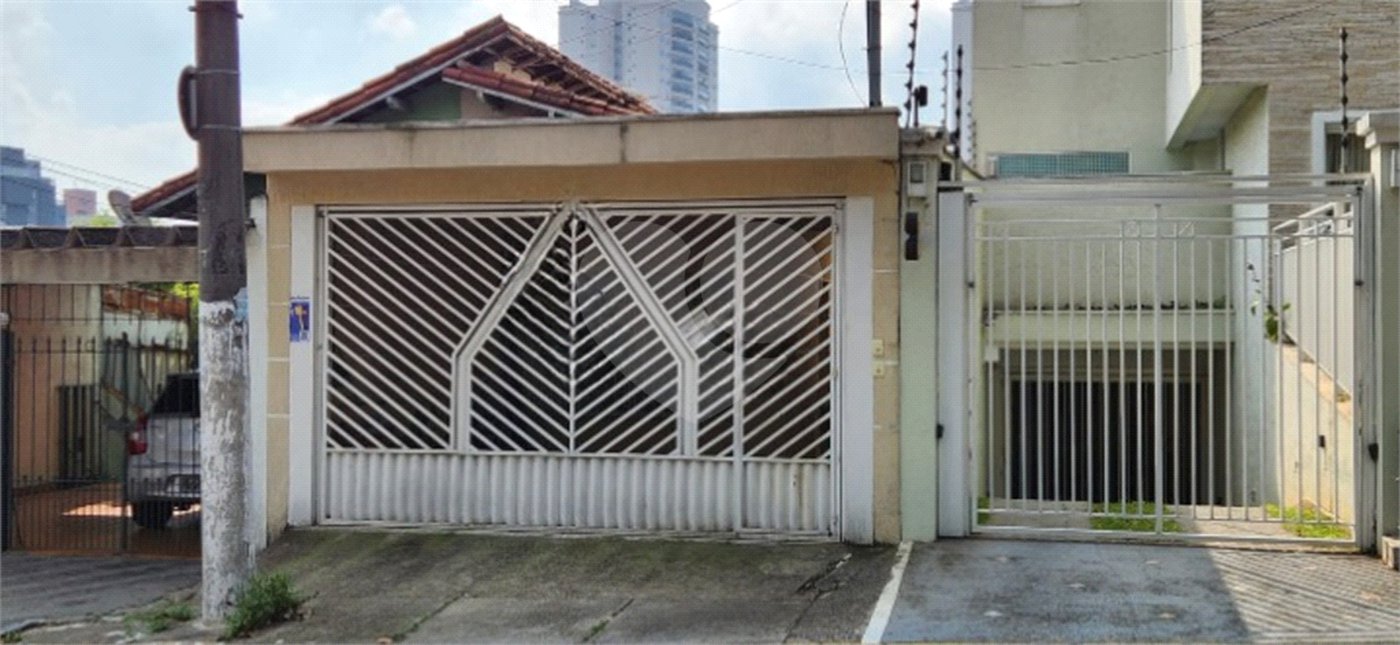 Casa térrea com duas edículas para venda - Saúde, SP.