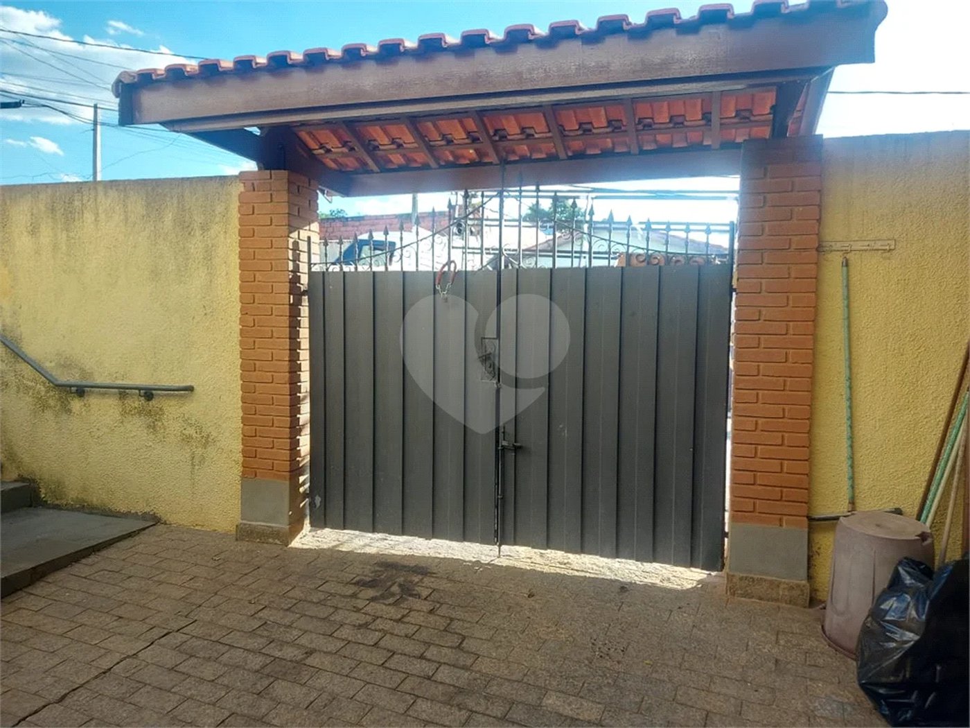 Casa à venda com 3 quartos, sendo 2 suítes,  em Capela, Vinhedo, SP