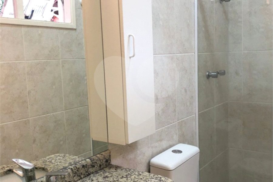 Sobrado em condomínio fechado