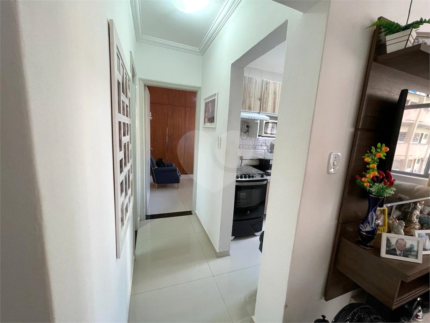 Apartamento á venda na Bela Vista com 57m² reformado e com armário embutido.