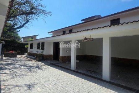 Casa à venda com 5 quartos, sendo 3 suítes, em Itapetinga, Atibaia, SP