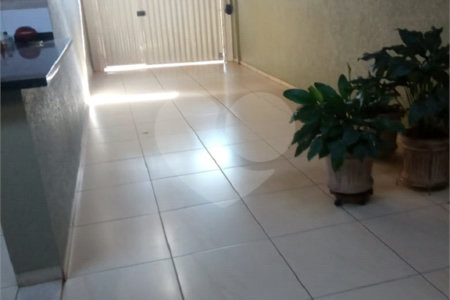Sobrado com 2 dormitórios.