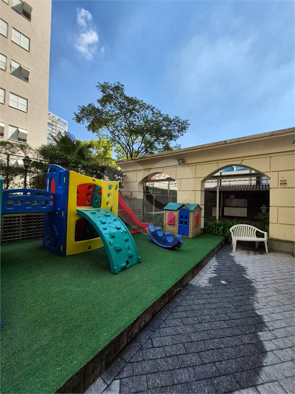 Apartamento para venda em Moema com 2 quartos, sendo 1 suíte, 1 vaga, 62 m²