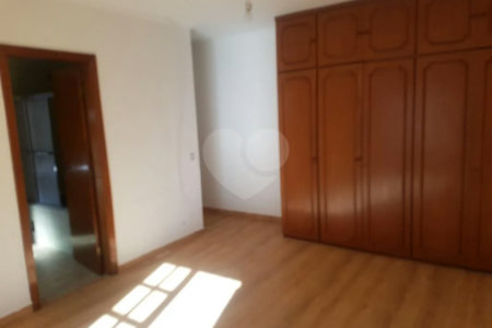 CASA TÉRREA PARA VENDA OU LOCAÇÃO COM 3 DORMITÓRIOS NO BOLSÃO DE INTERLAGOS