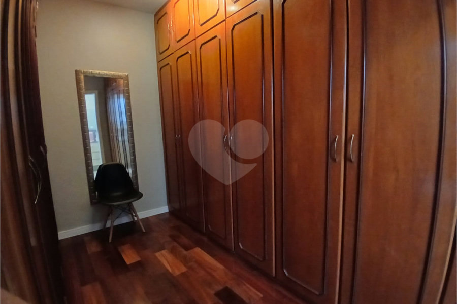 Oportunidade No Alto de Pinheiros Ótimo Sobrado com 352m² de A.C, frente para uma bela Praça.