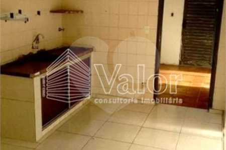 Casa em excelente localização na Vila Prado á venda.