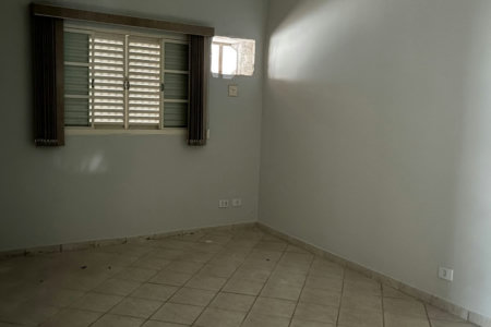 Casa para alugar com 4 quartos, sendo 2 suítes, no Centro, Três Lagoas, MS