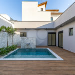 Indaiatuba - SP - Condominio Dona Lucilla - Valor R$2.295.000,00 - 3 suítes + escritório + lavabo - Terreno: 300m2 - Construção: 188m2 - Diferenciais - Móveis planejados no escritório, sala de TV, lavabo, cozinha, área gourmet, lavanderia, banheiros e closet - Ar condicionado em todos os ambie