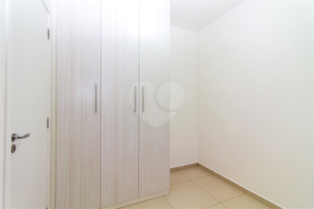 Apartamento com 02 dormitórios, sendo 1 suíte com 02 vagas de garagem