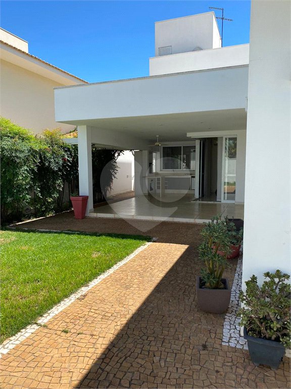 Casa à Venda de 4 dormitórios suítes em São Carlos, no Condomínio Damha I