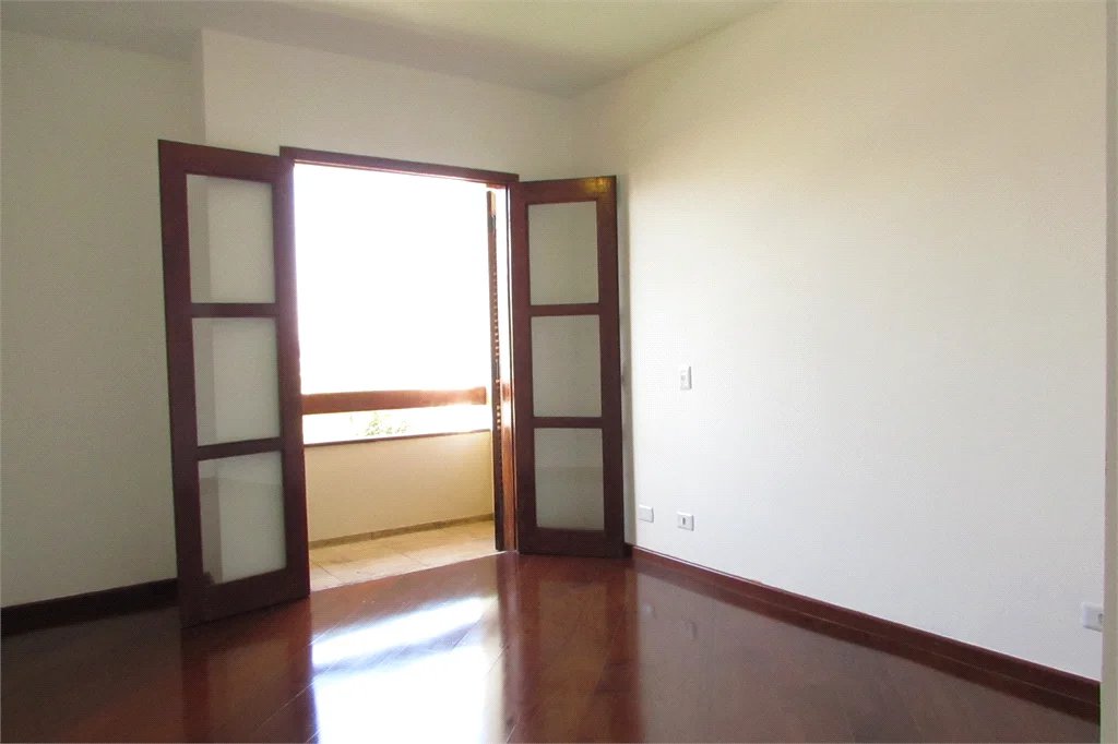 Casa para alugar com 4 quartos, sendo 2 suítes,  em Cidade São Francisco, São Paulo, SP