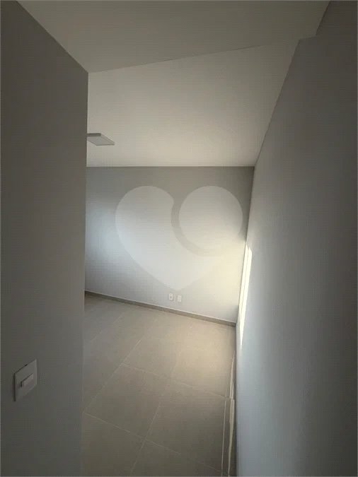 Apartamento à venda na Vila São João, próximo as Shopping Internacional de Guarulhos, com 43 m² com 2 dormitórios e 1 vaga de garagem
