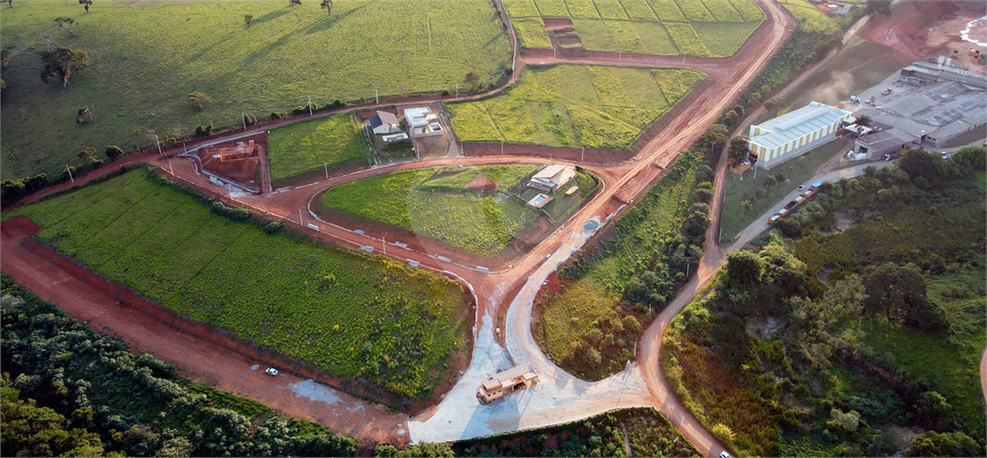 Terreno em Joanópolis com 1.000 metros, condomínio fechado com portaria e segurança, pronto para construir