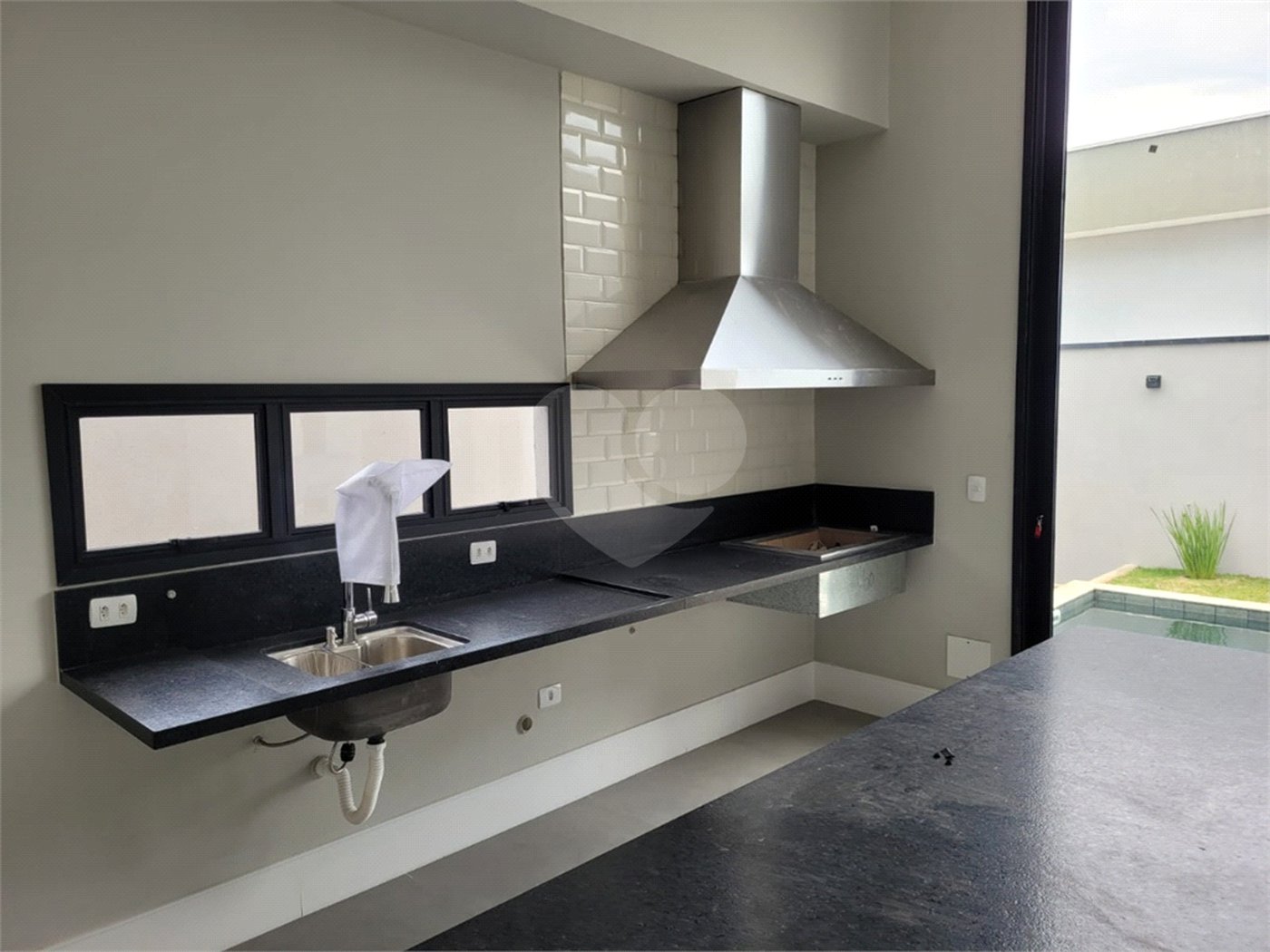 CASA A VENDA NO CONDOMINIO RESERVA RUDÁ COM PISCINA, 3 SUÍTES, 2 VAGAS, SÃO JOSÉ DOS CAMPOS/SP.