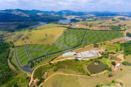 Terreno em Joanópolis com 1.000 metros, condomínio fechado com portaria e segurança, pronto para construir