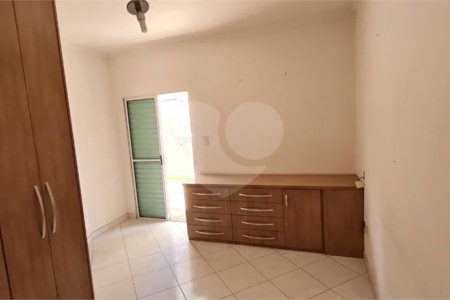 Sobrado a venda no Ipiranga de 220m² com 4 suítes e 2 vagas.Estuda permuta.