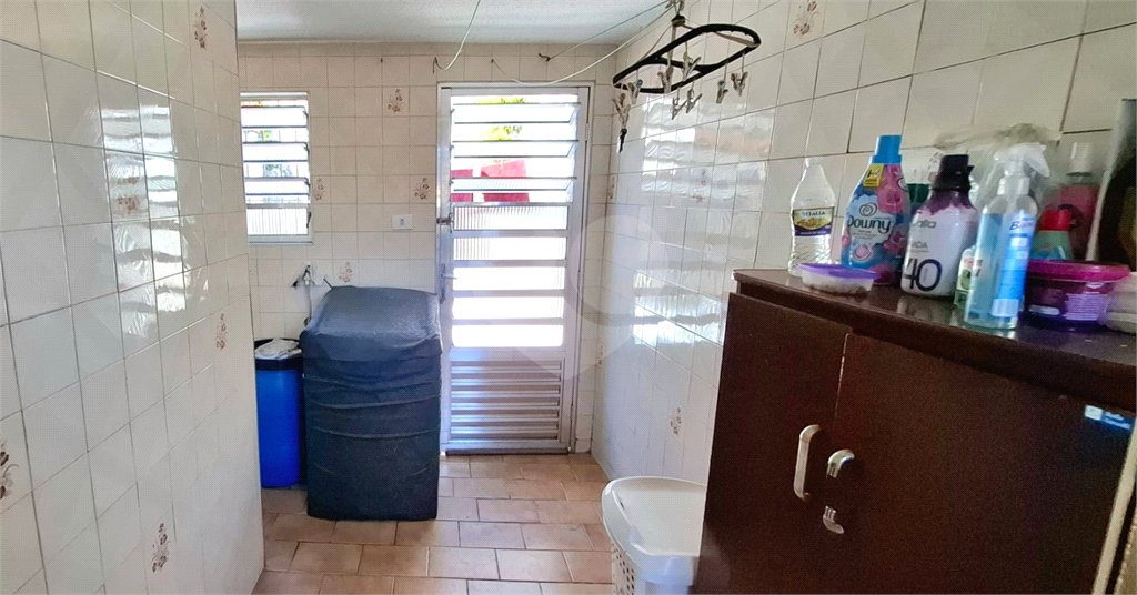Excelente Sobrado eom ótima localização. Venha fazer uma visita.
