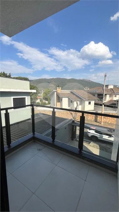 Sobrado de Alto Padrão com 3 suítes para Venda em Atibaia