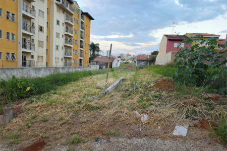 Terreno no Jd. Gibertoni, próximo ao SESC e ao Shopping