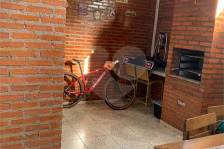 Casa térrea no Condomínio Moradas II.