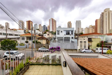 Casa para locação no Jardim da Saúde – São Paulo Imóvel amplo e elegante, com 360 m² de área construída em terreno de 400 m²