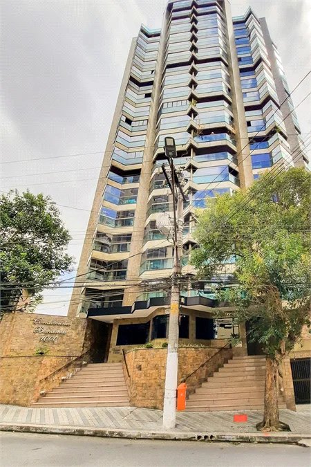 Encante-se com esta sofisticada cobertura no Jardim do Mar! São 4 suítes, piscina privativa, espaço gourmet e 5 vagas. Agende sua visita e surpreenda-se!