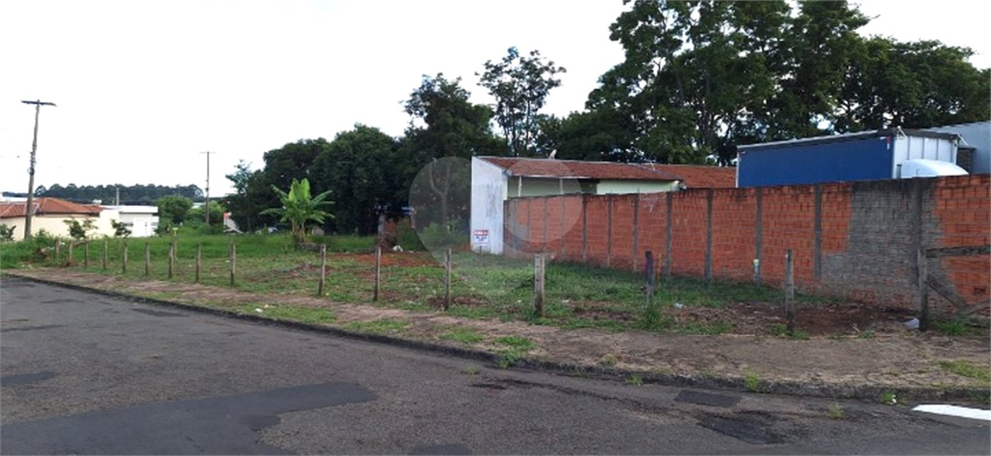Terreno com 441 m² de área total no Jardim Munique.