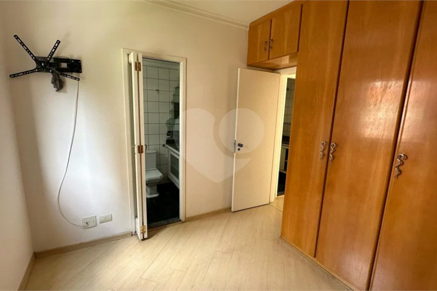 Apartamento 2 quartos (1suíte) 1 vaga na rua Piracema próximo a Saint Tropez