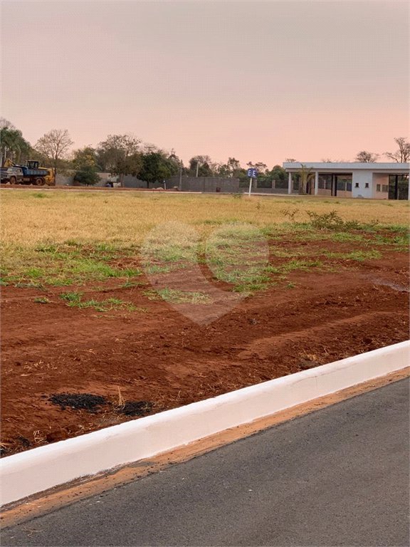 Terreno contendo 252,53 m² de área total .